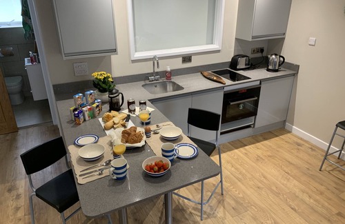 St. Agnes Apartment | Stunning flat with balcony & woodstove in the heart of St Agnes