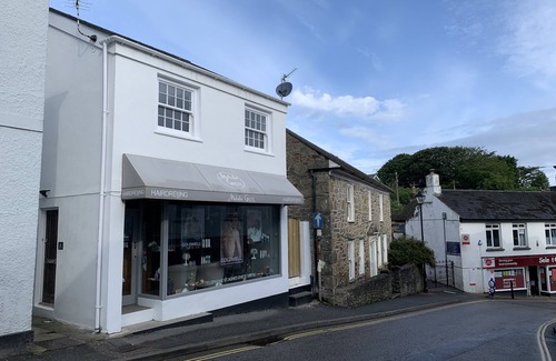 St. Agnes Apartment | Stunning flat with balcony & woodstove in the heart of St Agnes