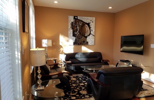 Fairfax House | STUNNING, FULLY-FURNISHED 4 BR/4 BA NEAR DULLES, RESTON & DC