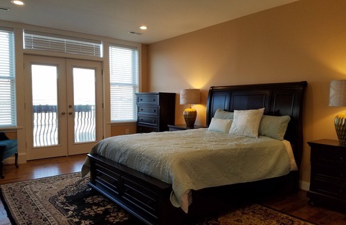 Fairfax House | STUNNING, FULLY-FURNISHED 4 BR/4 BA NEAR DULLES, RESTON & DC