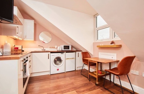 Newcastle-upon-Tyne Condo | Stunning Gem of Newcastle