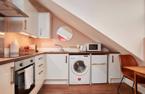 Newcastle-upon-Tyne Condo | Stunning Gem of Newcastle