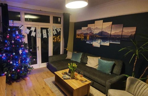 Twickenham Riverside Apartment | Stunning garden flat