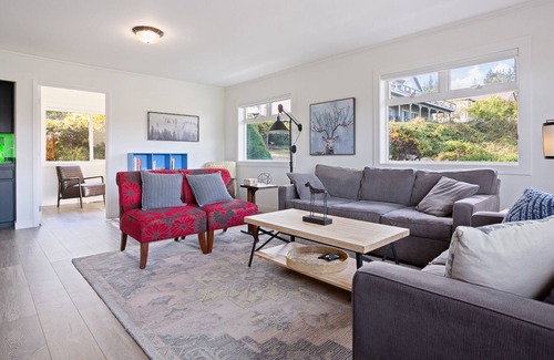 Sudden Valley House | Stunning Geneva 4-Bedroom Villa W/ Lake View and Hot Tub