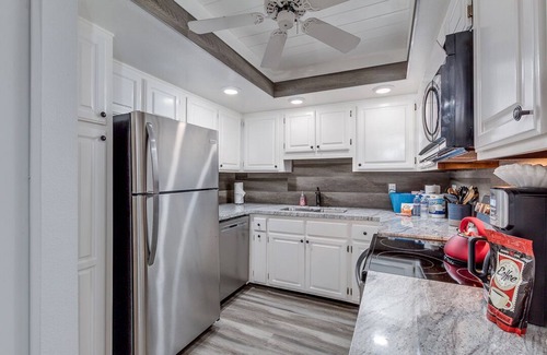 Camelback East Condo | Stunning Golf and Water Views with Large Patio! Biltmore Terrace! 30 Night Minimum!