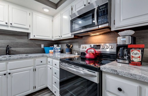Camelback East Condo | Stunning Golf and Water Views with Large Patio! Biltmore Terrace! 30 Night Minimum!