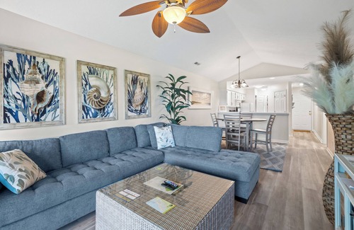 Pawleys Island Condo | Stunning Golf & Lake Viewsn2 bedroomnProfessionally cleaned