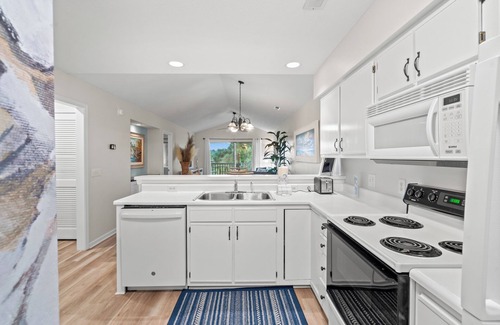 Pawleys Island Condo | Stunning Golf & Lake Viewsn2 bedroomnProfessionally cleaned