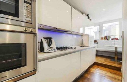 Warwick Apartment | Stunning Grand 2 bed, 2 bath apartment,