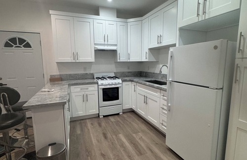 Canoga Park House | Stunning guest house in West Hills, California with 1 bedroom & 1 bathroom