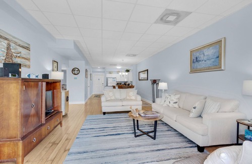 Pensacola Beach Condo | 🌊Stunning Gulf Front Views-Top Floor Balcony-Pool w/Hot Tub-Sans Souci 705🌊