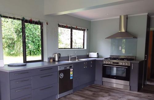 Coromandel House | Stunning Harbour/Island Views - Spacious Open Plan Living.