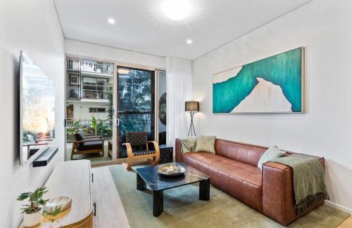 West End Apartment | Stunning Helia Sanctuary - West End w parking and pool