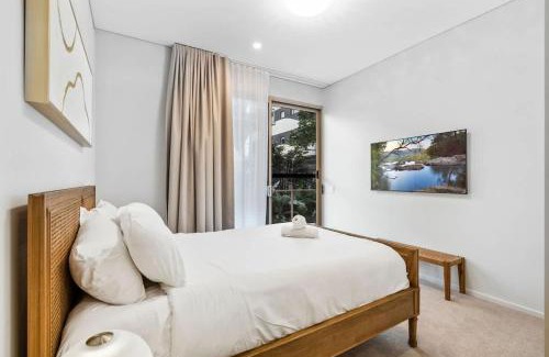 West End Apartment | Stunning Helia Sanctuary - West End w parking and pool
