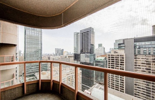 Bay Street Corridor Condo | STUNNING High Floor Bay St Condo w BIG Balcony/Terrace (Sleeps 4) Pet Friendly