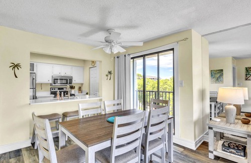 Hilton Head Condo | STUNNING HILTON HEAD CONDO WITH THREE BALCONIES POOL TENNIS NEAR COLIGNY PLAZA