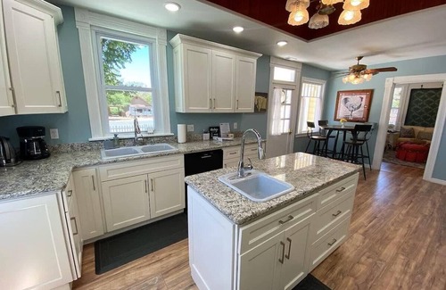 Kanab House | Stunning Historic Home in Kanab, Utah. Close proximity to Zion and Bryce Canyon.