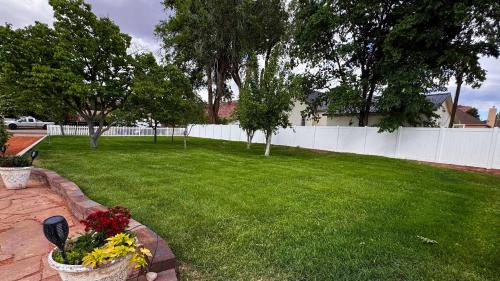 Kanab House | Stunning Historic Home Lots of Space In Town