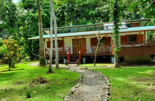 Cahuita House | Stunning holiday home with jacuzzi at Cahuita National Park. 3bed/3bath/AC