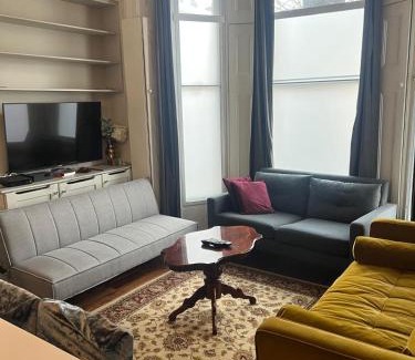 Holland Park Apartment | Stunning Holland Park 2 BR - sleeps 6