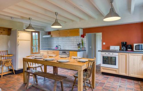 Les Baux-de-Breteuil House | Stunning Home In Les Baux De Breteuil