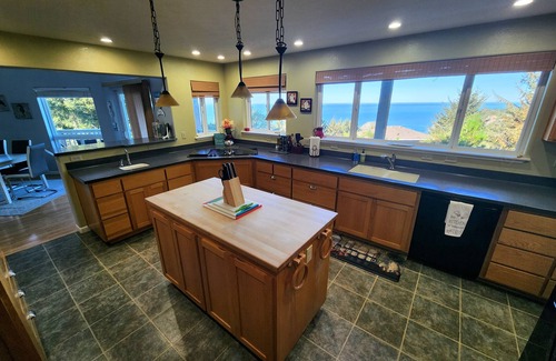 Brookings House | Stunning home, amazing ocean and forrest views! Pet friendly & close to beaches!