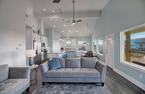 Port Aransas House | Stunning Home, Close to City Community Pool, Boat Parking!