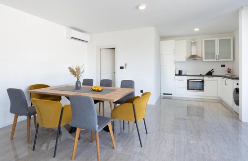 Sinj House | Stunning home in Obrovac Sinjski