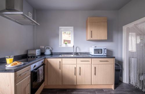 Birstall Apartment | Stunning Home Ideal for comfort by Our Home Short Stays Free parking fast Wi-Fi and plenty of shops and eating options close by