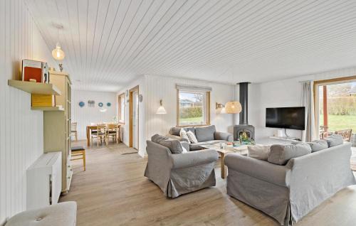 Sandvig House | Stunning Home In Allinge With Wifi