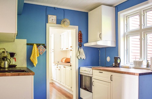 Brekke House | Stunning home in Brekke with kitchen