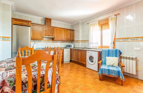 Casarabonela House | Stunning home in Casarabonela with kitchen