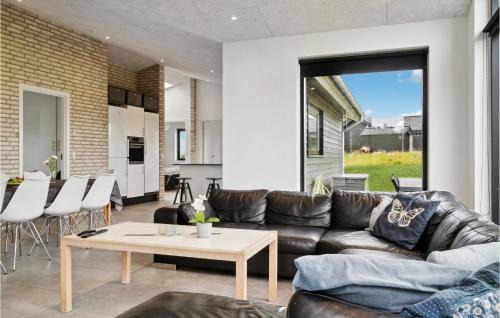 Egsmark Strand House | Stunning Home In Ebeltoft With Sauna