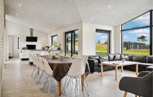 Egsmark Strand House | Stunning Home In Ebeltoft With Sauna