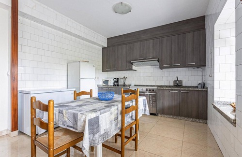 Sardinero House | Stunning home in Fisterra with kitchen