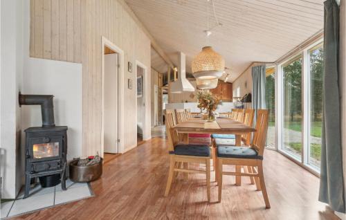 Torup Strand House | Stunning Home In Fjerritslev With Wifi