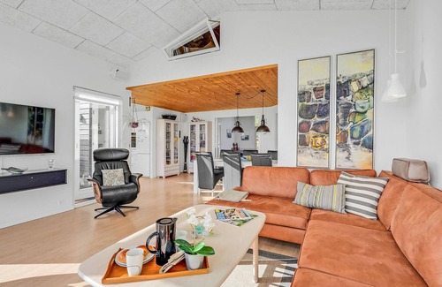 Frørup House | Stunning home in Frørup with kitchen