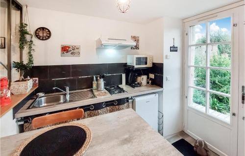 Frossay House | Stunning Home In Frossay With Wifi