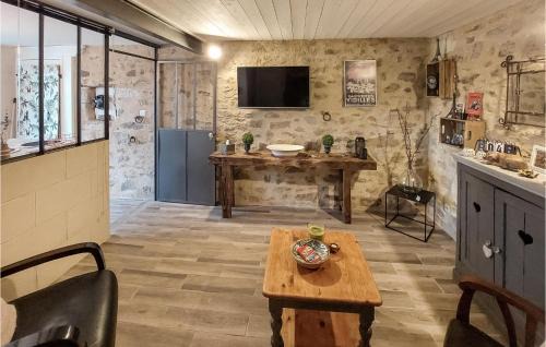Frossay House | Stunning Home In Frossay With Wifi