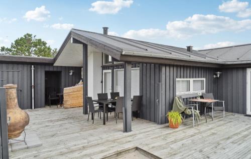 Fjellerup Strand House | Stunning Home In Glesborg With Kitchen