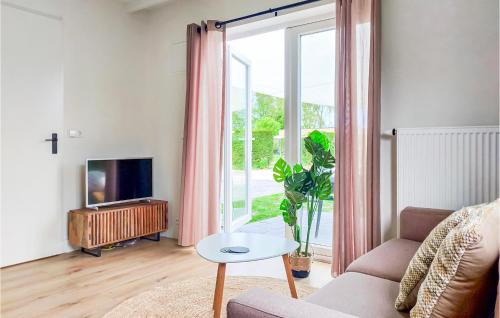 Heinkenszand House | Stunning Home In Heinkenszand With Wifi