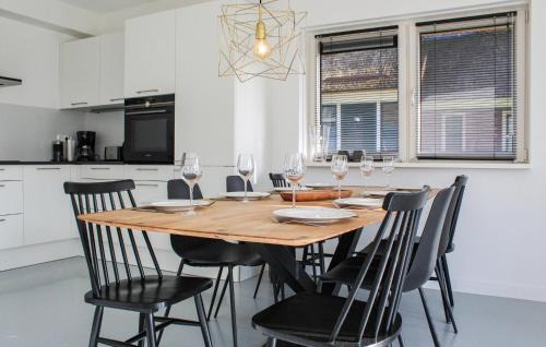 Idskenhuizen House | Stunning Home In Idskenhuizen - With Wifi