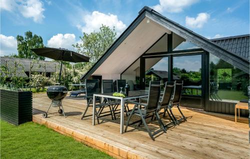 Pøt Strandby House | Stunning Home In Juelsminde With Wifi