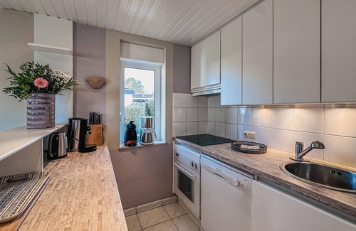 Koksijde House | Stunning home in Koksijde with kitchen