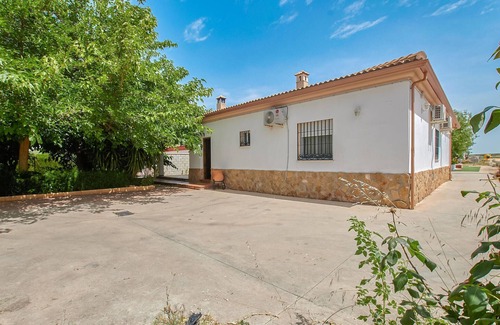 La Carlota House | Stunning home in La Carlota with WiFi