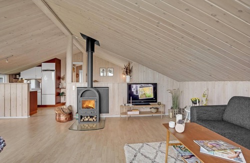 Lemvig House | Stunning home in Lemvig with WiFi