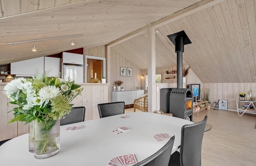 Lemvig House | Stunning home in Lemvig with WiFi