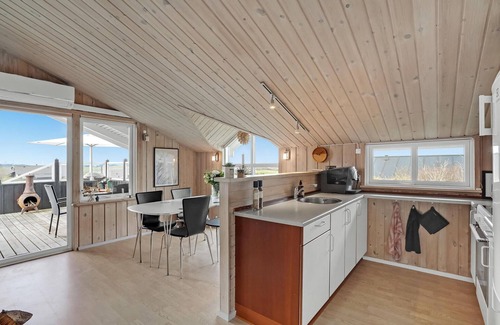 Lemvig House | Stunning home in Lemvig with WiFi