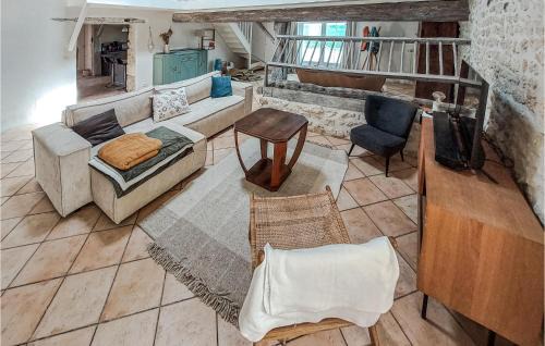 Medis House | Stunning Home In Médis