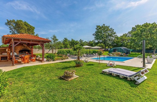 Loborika House | Stunning home in Marcana